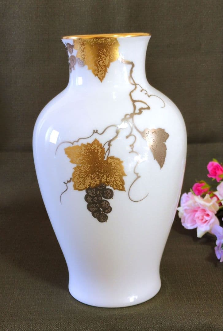 大倉陶園　金蝕葡萄　陶器製 花瓶 ホワイト・ゴールド　美品✨️