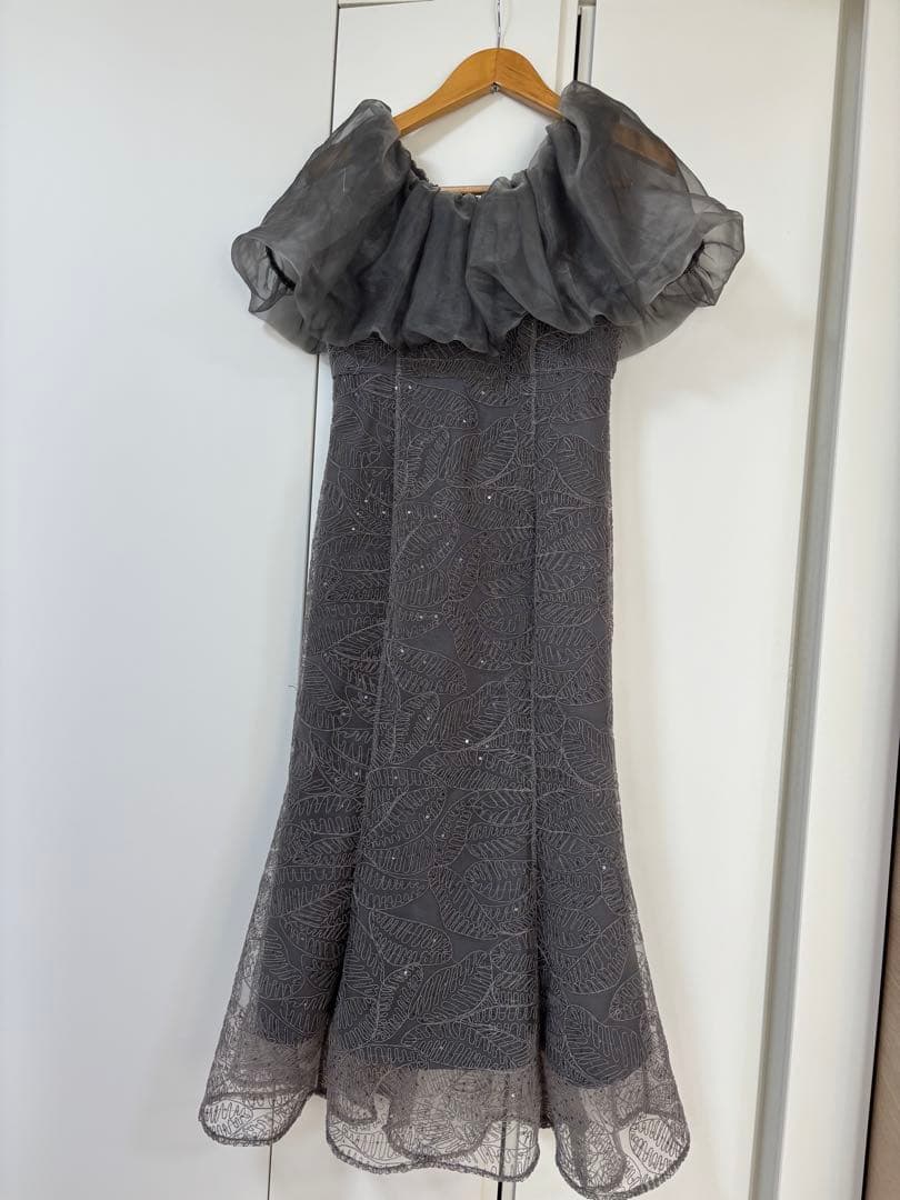 グレー　フリル付きマーメイドドレス