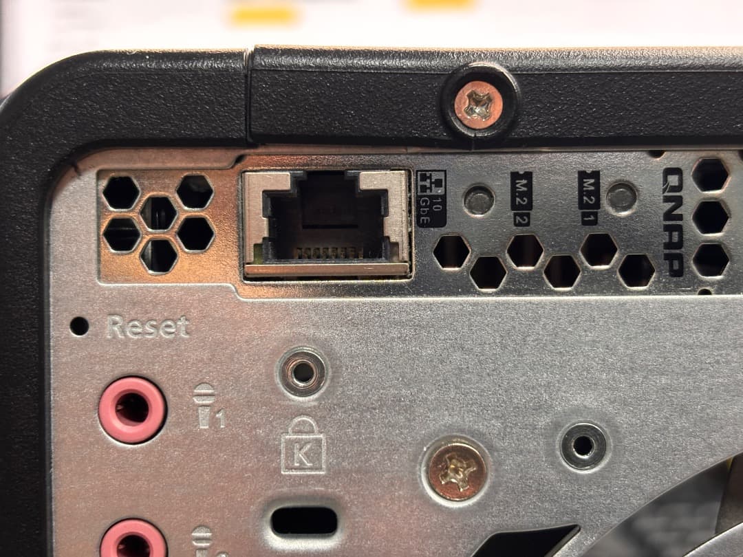 QNAP TS-453Be NAS 本体（10GbE・メモリ8GB拡張済み）