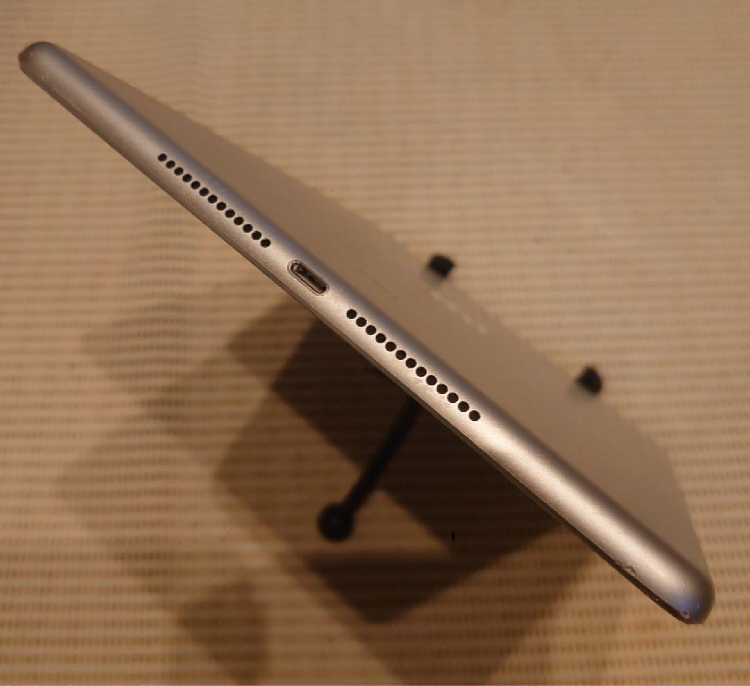 動作品iPad第6世代(A1893)本体128GB送料込ジャンク品7JF8N