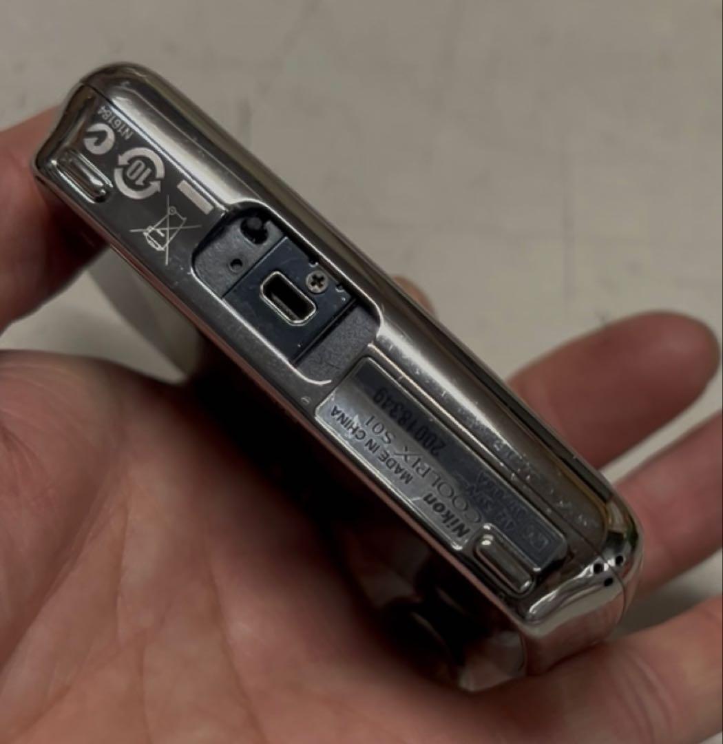 デジタルカメラ　NIKON COOLPIX S01 シルバー　ジャンク品