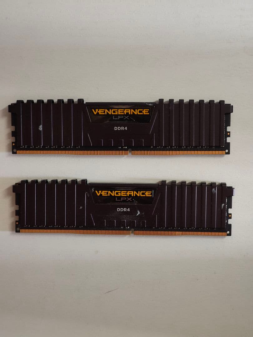 CORSAIR VENGEANCE DDR4 16（8x2）GB 2666MHz