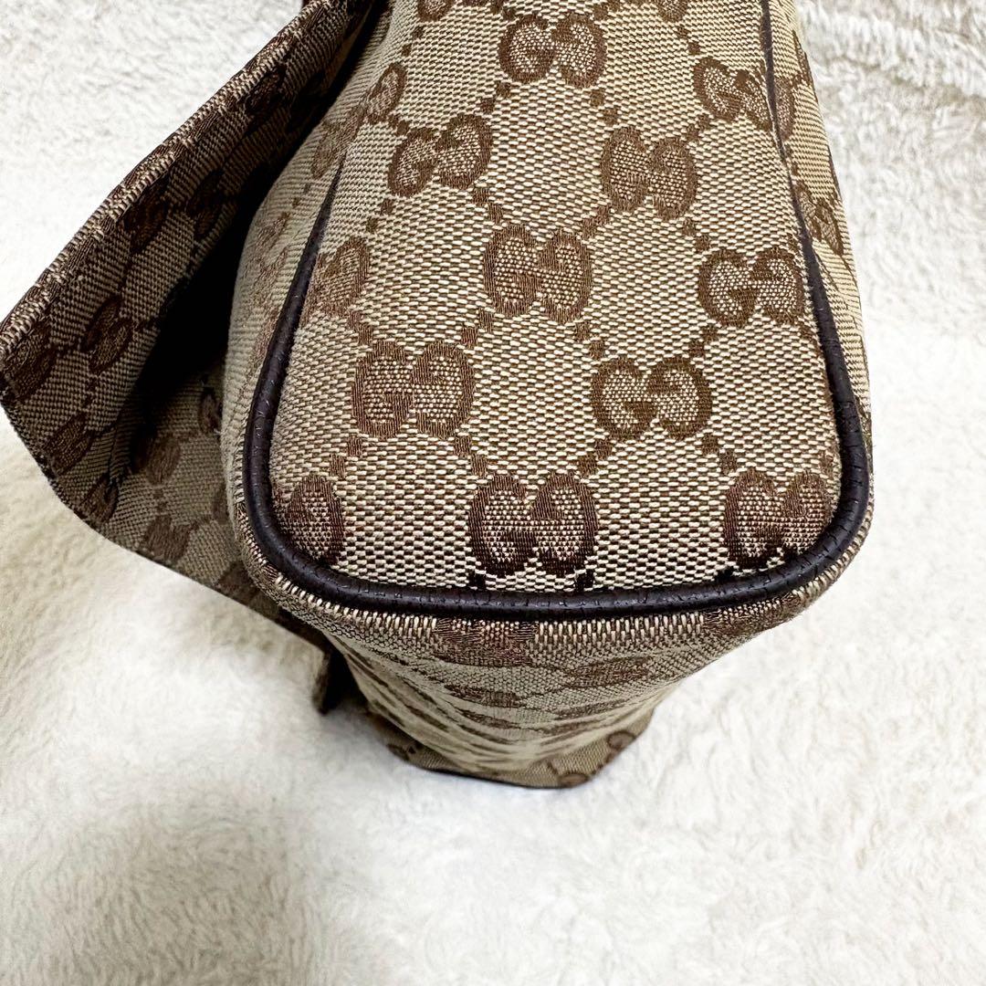 グッチ　メッセンジャーバッグ　GG 総柄　キャンバス　レザー　本革　ベージュ