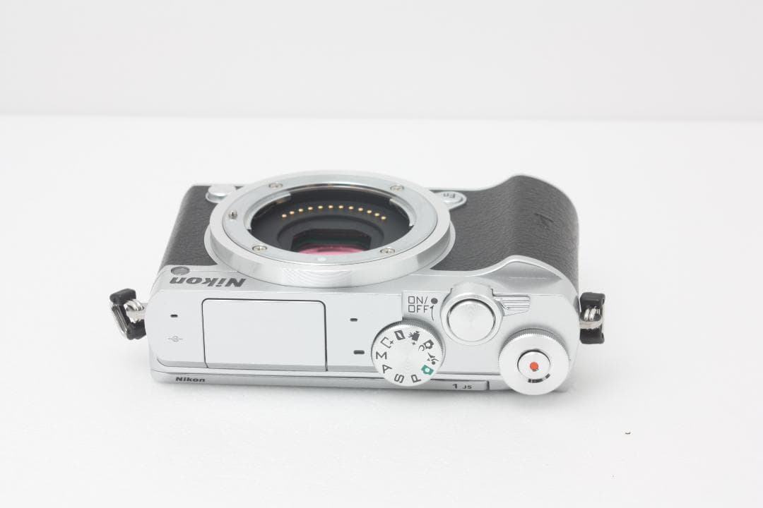 【美品】ニコン Nikon 1 J5 ボディ シルバー 完動品 #350b