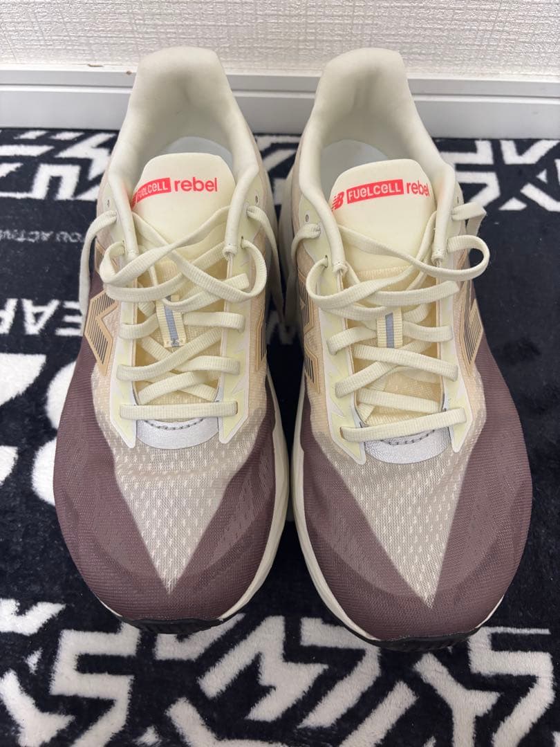 New Balance FuelCell Rebel v5 ランニングシューズ