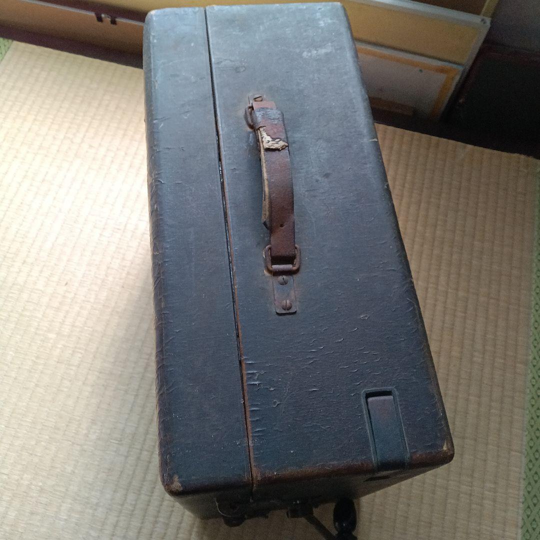 大分古いコロンビアの蓄音機です。