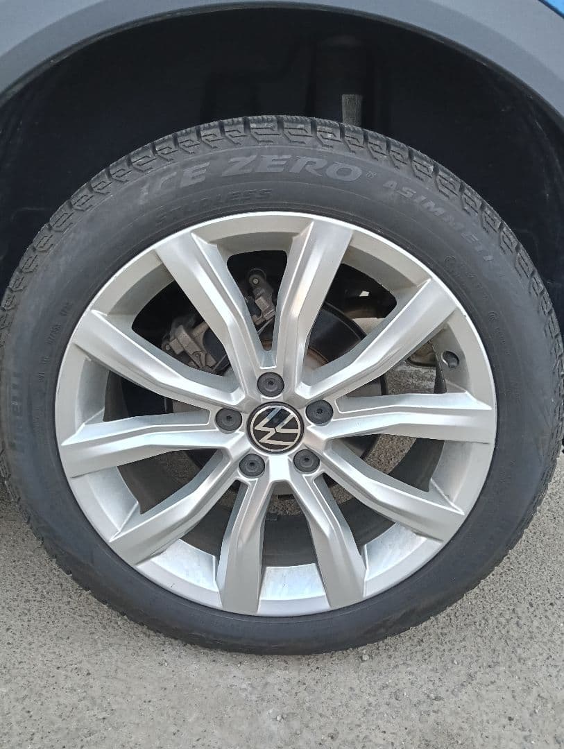 フォルクスワーゲン　ホイール付きスタッドレスタイヤ4本 送料込