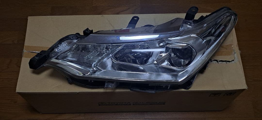 S*n様 TOYOTA カローラアクシオ 左へッドライト　koito 12-59