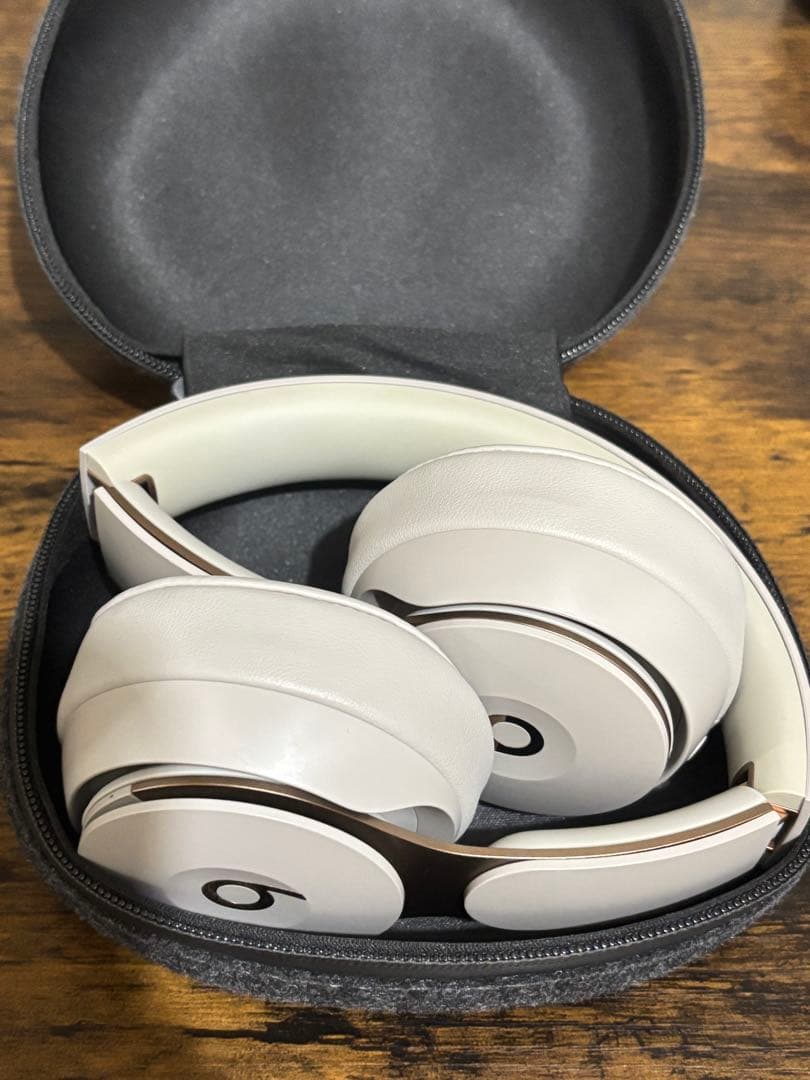 ヘッドホン Beats solo pro