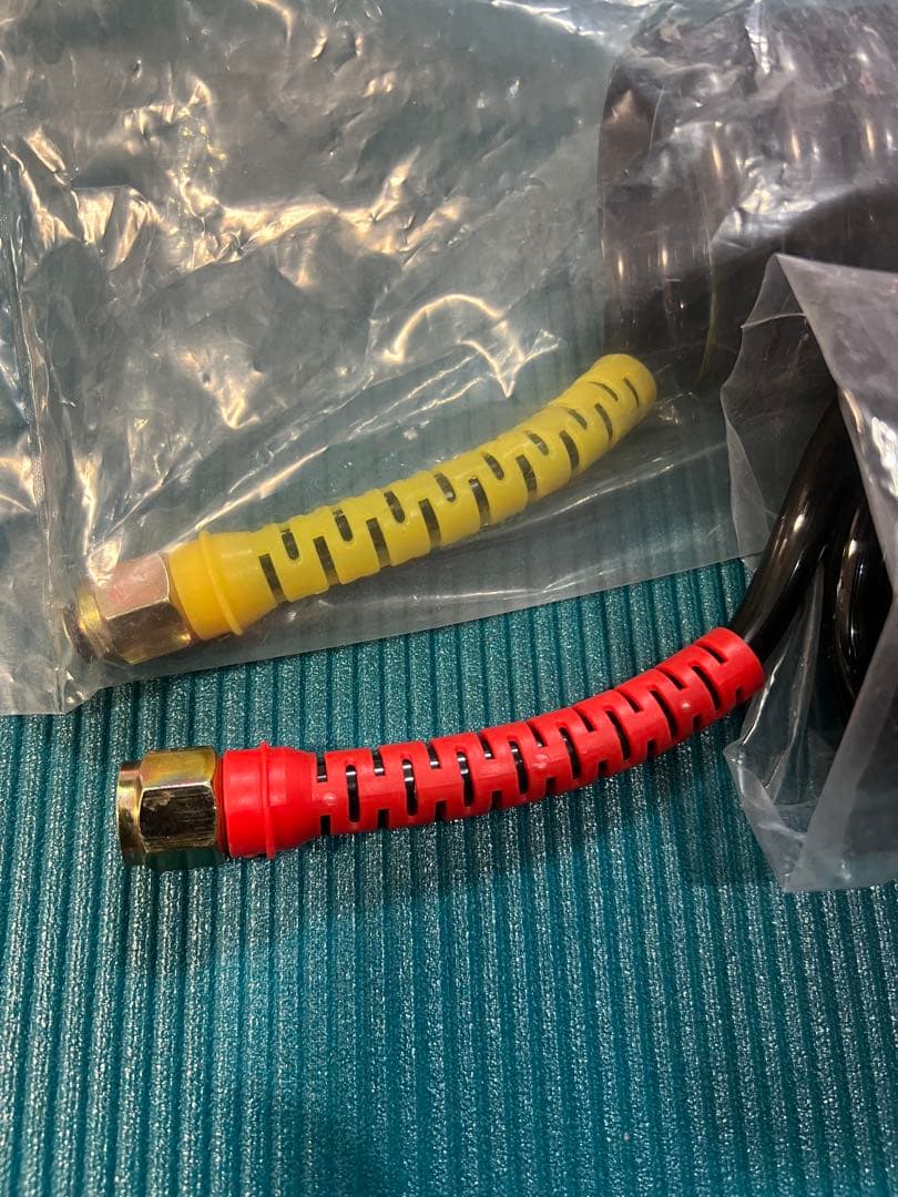 新しい　スパイラルエアーホース赤・黄２本セット