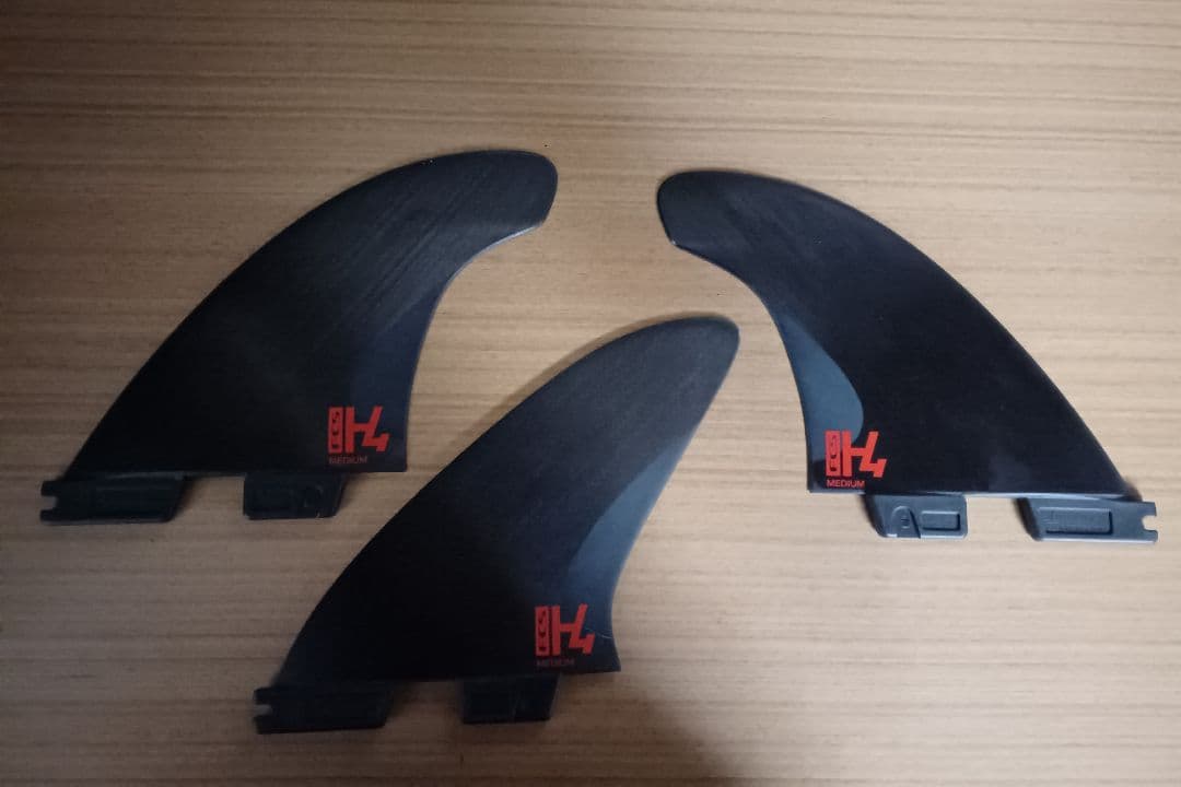 FCS2　H4　サーフボードフィン　トライフィン　スラスターフィン　Mサイズ