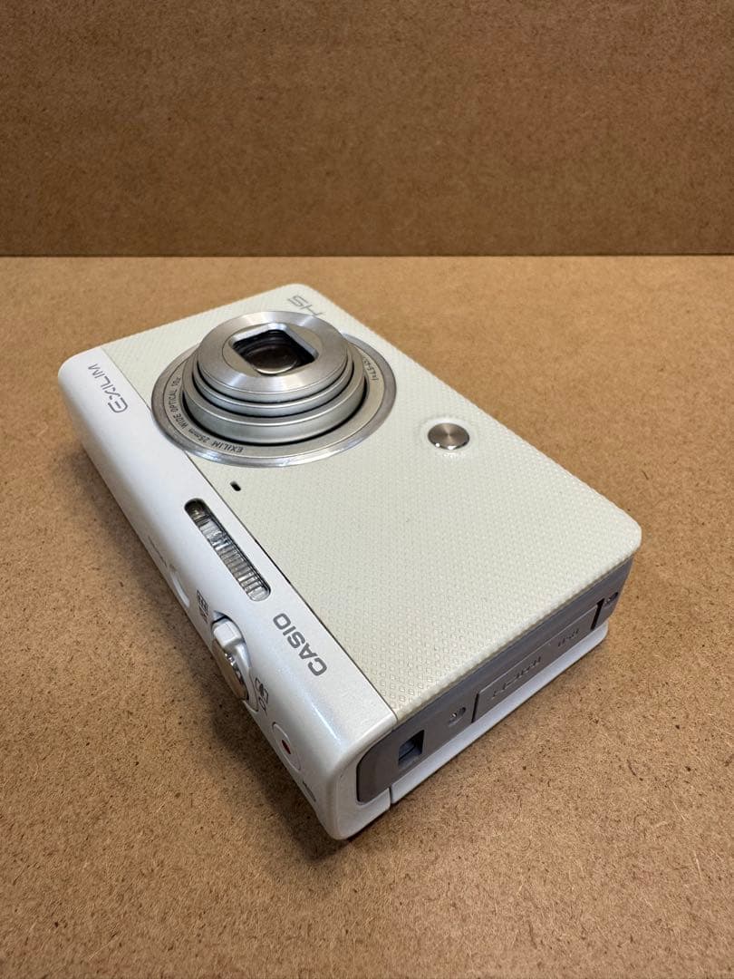 カシオ EXILIM EX-ZR50　自撮り　バッテリー2個付き（新品）