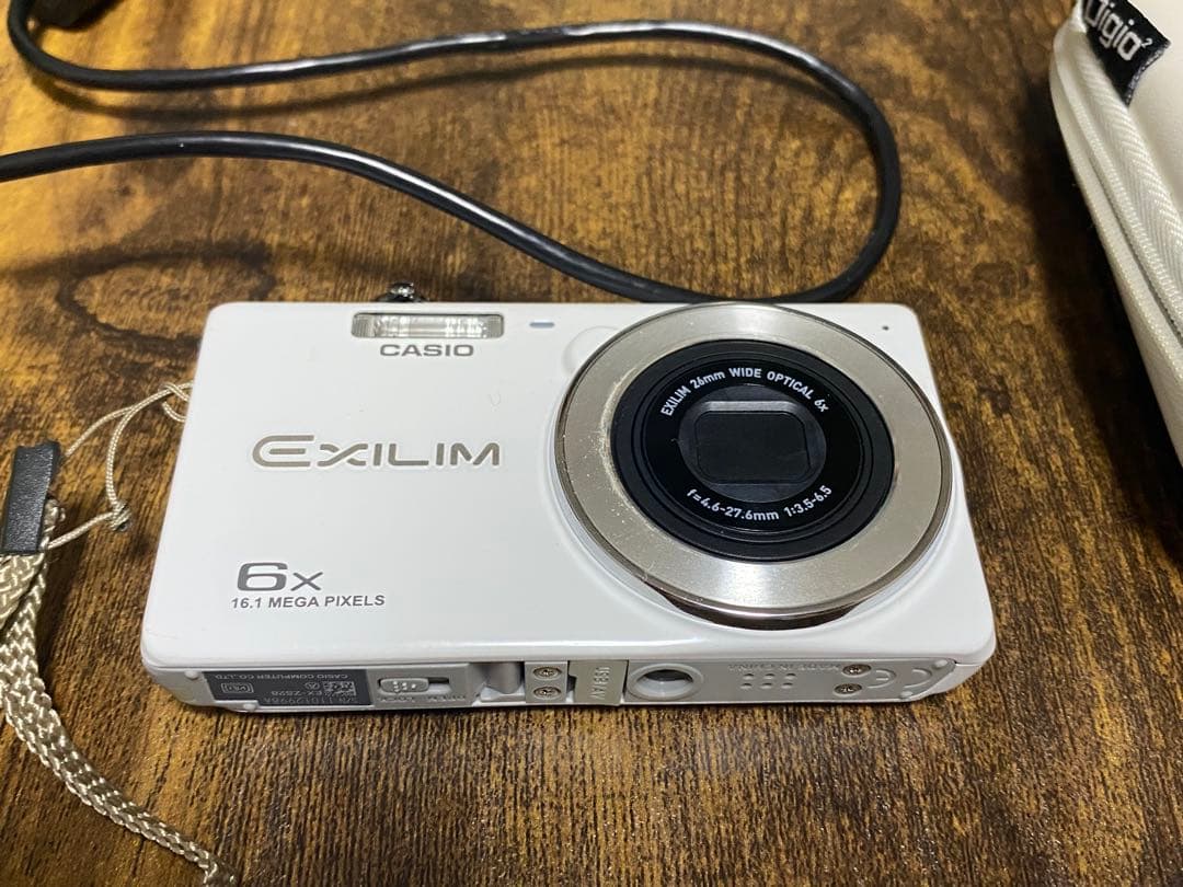CASIO EXILIM 16.1MP コンパクトデジタルカメラ　中古美品