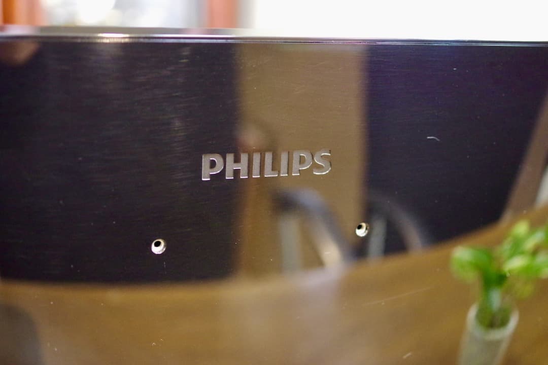 Phillips 246E（24インチ広角液晶ディスプレイ）