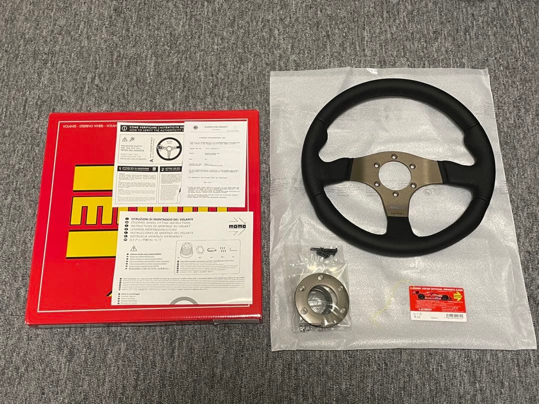 Cube　MOMO RACE 32 ステアリング 正規品 ほぼ未使用