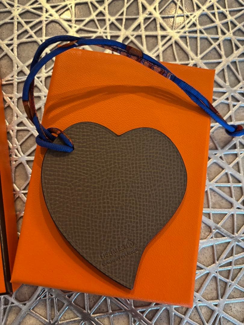 HERMES ハート型レザー チャーム