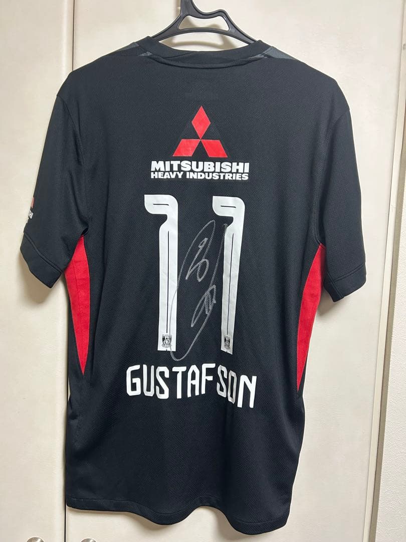 浦和レッズレプリカユニフォームXLサミュエル・グスタフソン選手サイン入り