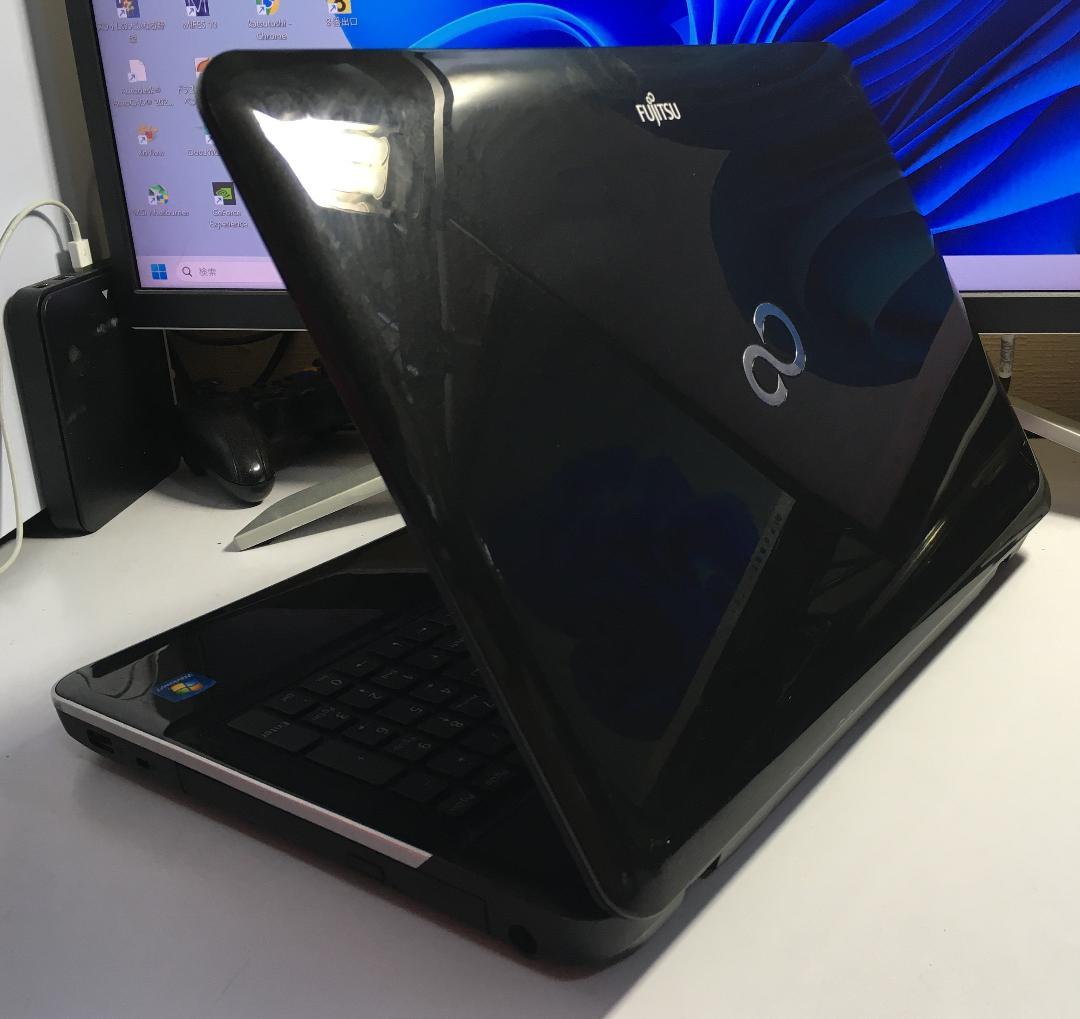 富士通FMV LIFEBOOK AH42/E Windows11