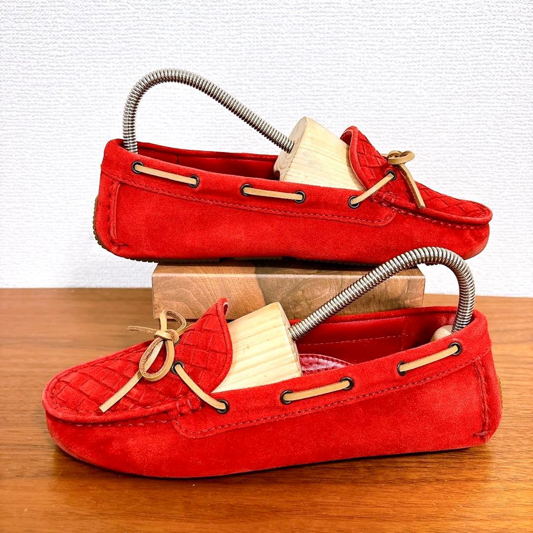 美品 BOTTEGA VENETA イントレチャート スエードモカシン レッド