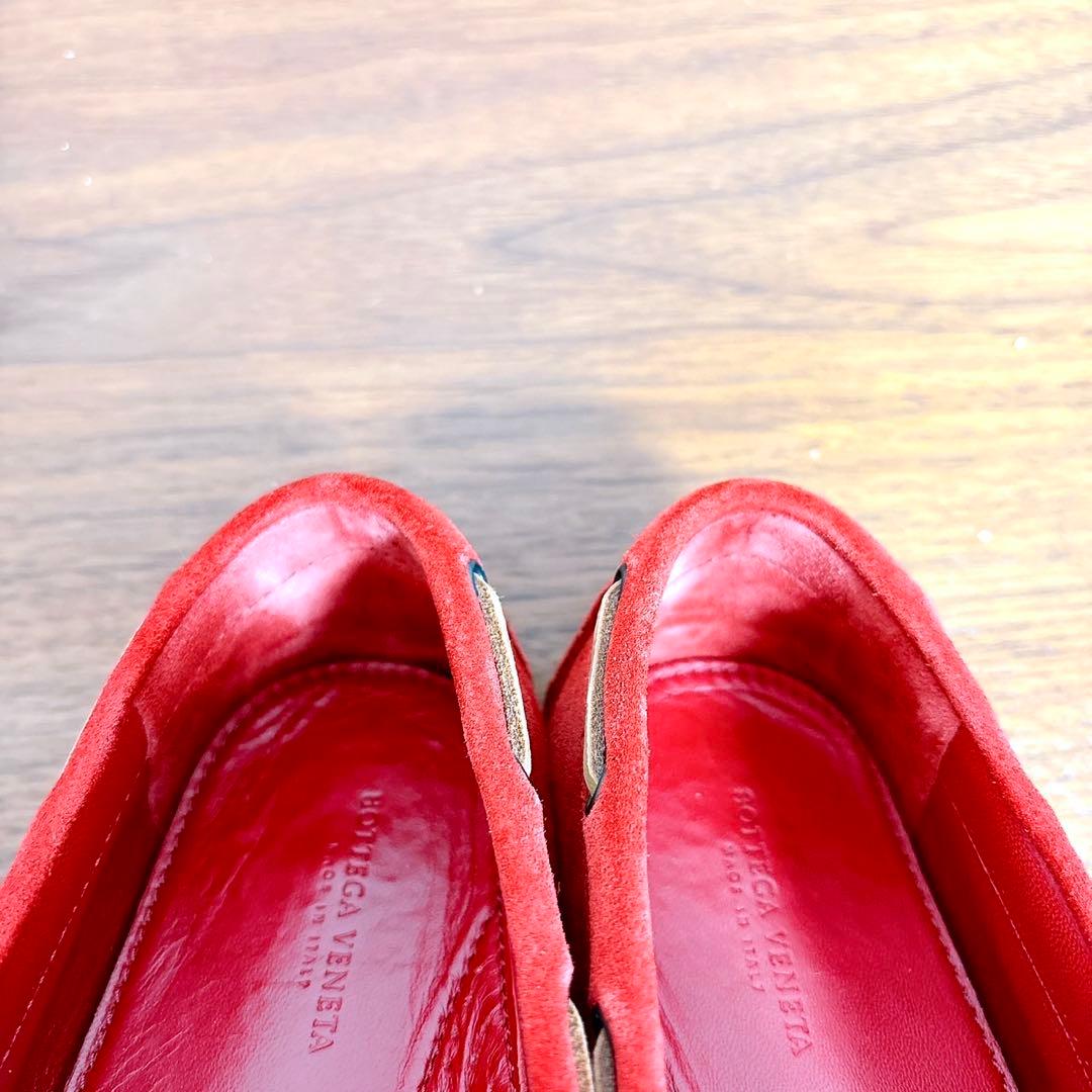 美品 BOTTEGA VENETA イントレチャート スエードモカシン レッド